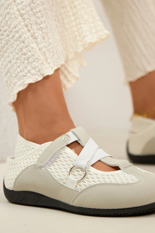 Pelēki sporta stila balerīnas apavi...