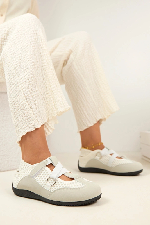 Pelēki sporta stila balerīnas apavi...