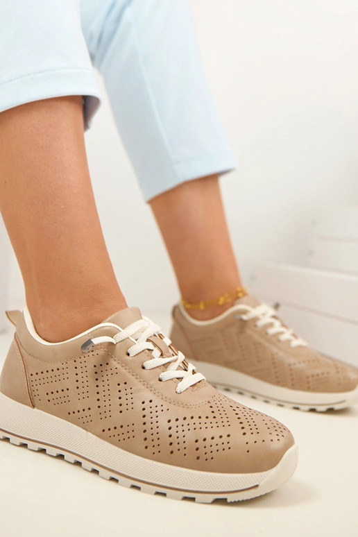 Smilšu krāsas caurumi ievietojami...