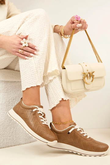 Gaiši rudi caurumi... 2