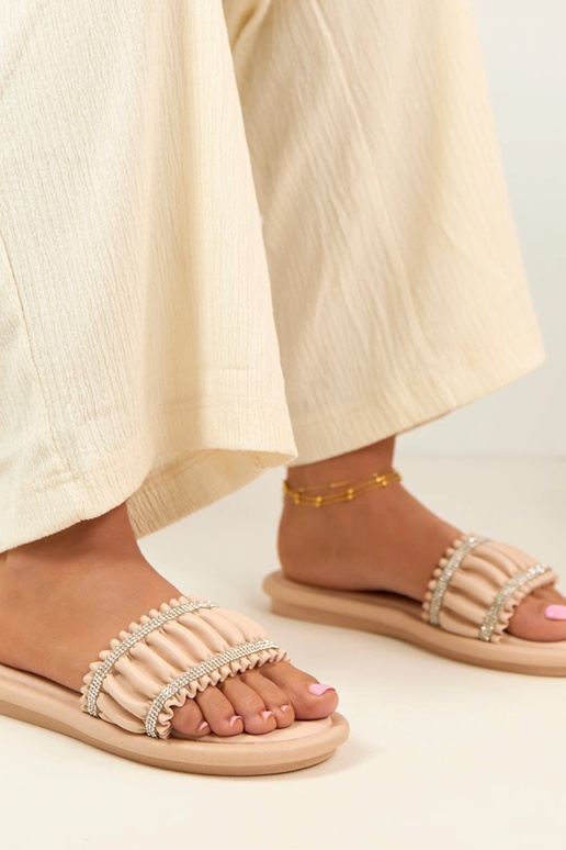 Smilšu krāsas čības ar kristāliem Anapor