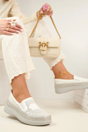 Balti sudraba caurumi...