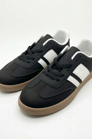 Melni vīriešu sporta apavi...