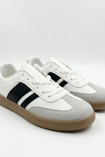 Balti vīriešu sporta apavi...