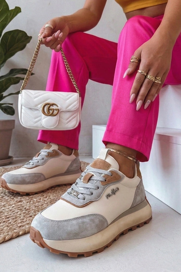 Smilšu ādas apavi uz...