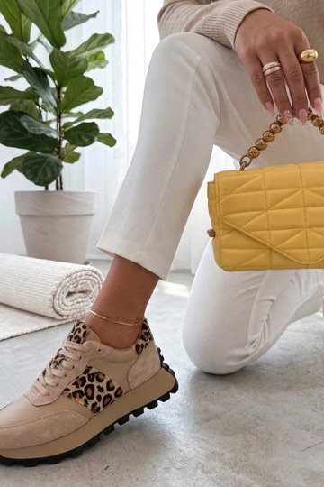 Smilšu ādas apavi uz...