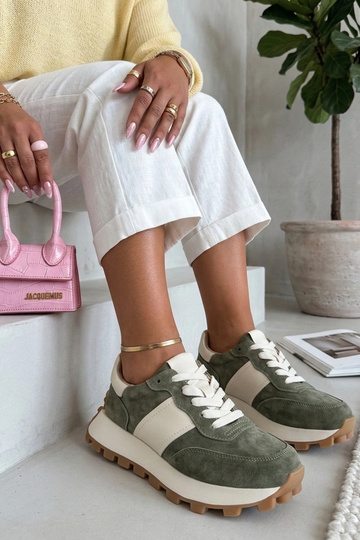 Zaļi ādas apavi uz...