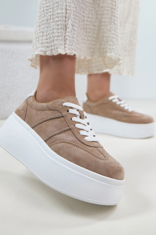 Smilšu ādas apavi uz platformas Cambell