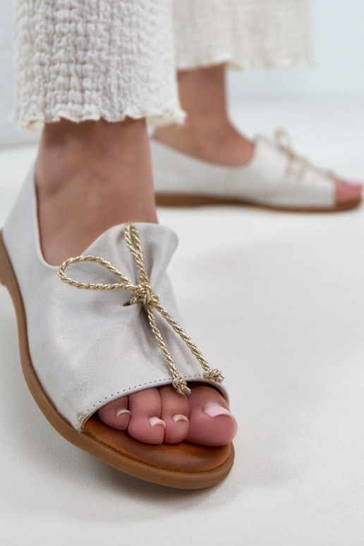 Pelēku ādas balerīnu kurpes ar...