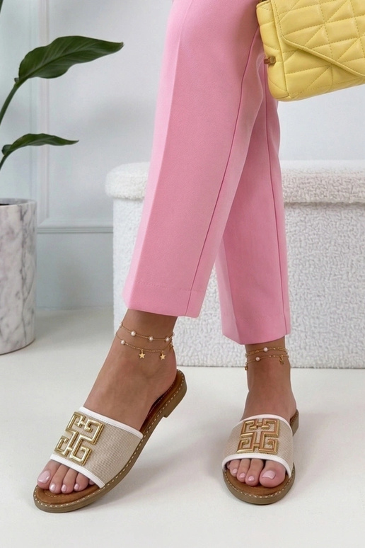 Baltas čības ar zelta sprādzi Juliette