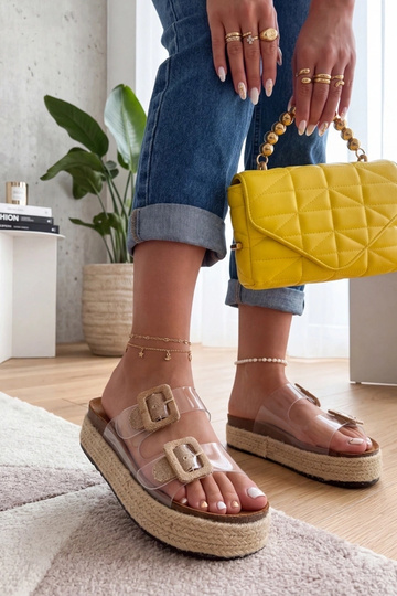 Brūnas caurspīdīgas čības...