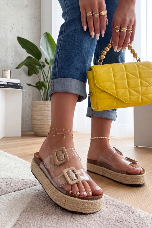 Brūnas caurspīdīgas čības ar biezu...