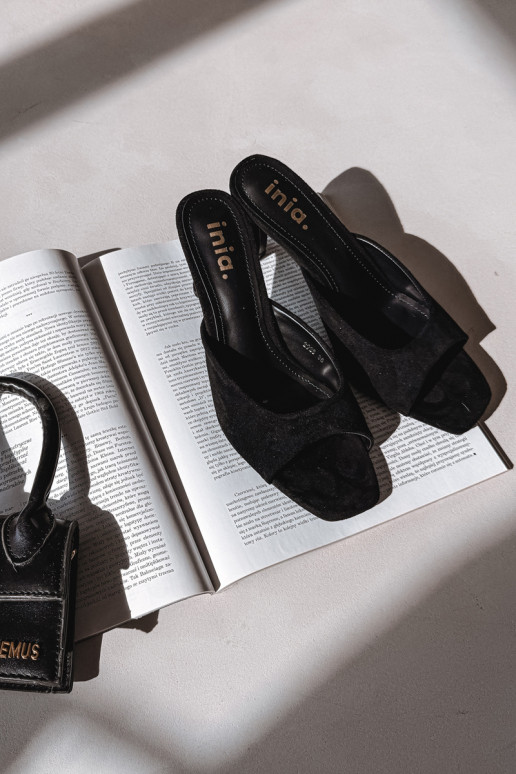 sieviešu čības Ieslēgts Smukłym Obcasie melnas krāsas Revina