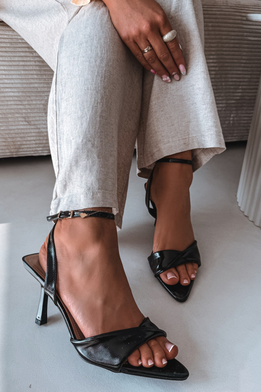 Sieviešu basenes ar papēdi no eko ādas melnas krāsas Sedira