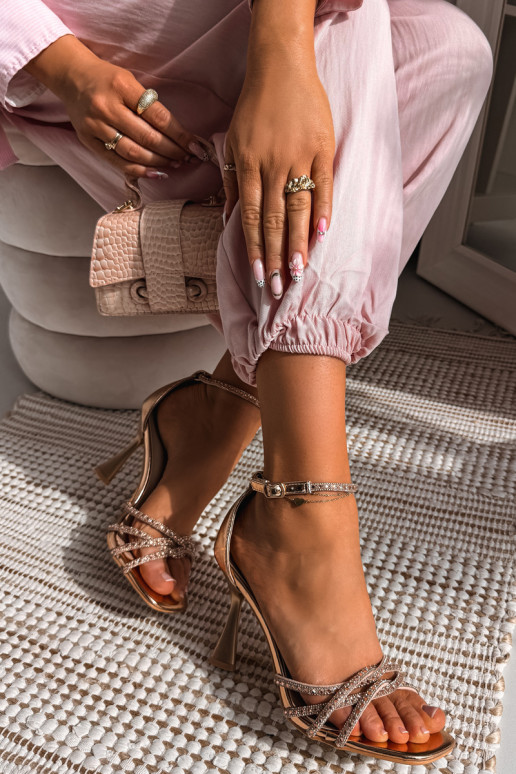 Sieviešu basenes ar papēdi ar mirdzošiem spīdumiem Szampańskie Redira