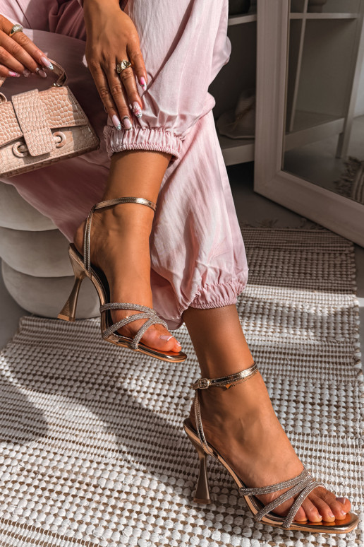 Sieviešu basenes ar papēdi Ze Zdobionymi Paskami Szampańskie Gedira