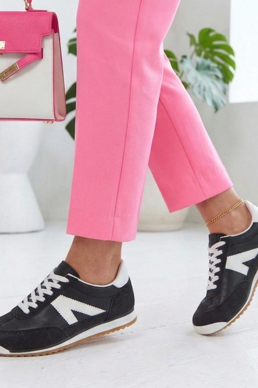 Melni sporta apavi ar baltiem...