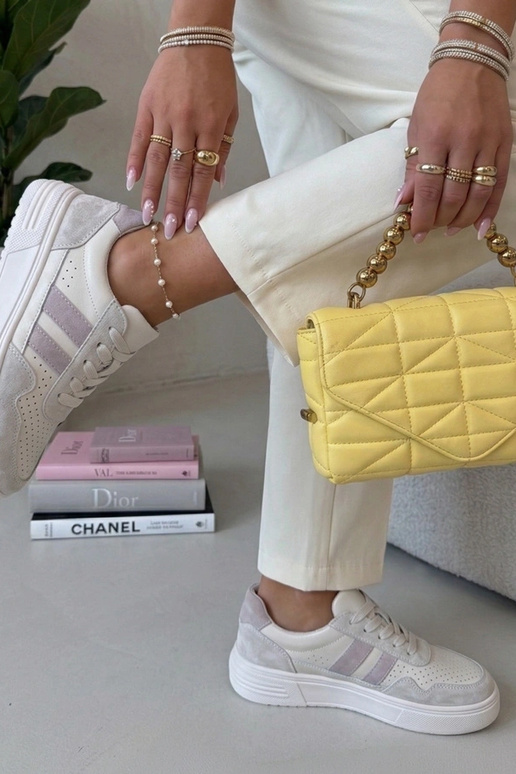 Smilšu krāsas sporta apavi no dabīgās...