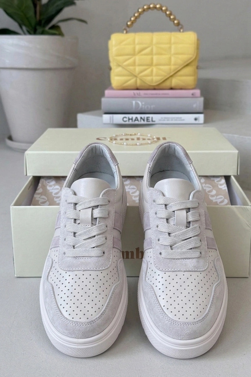 Smilšu krāsas sporta apavi no dabīgās...