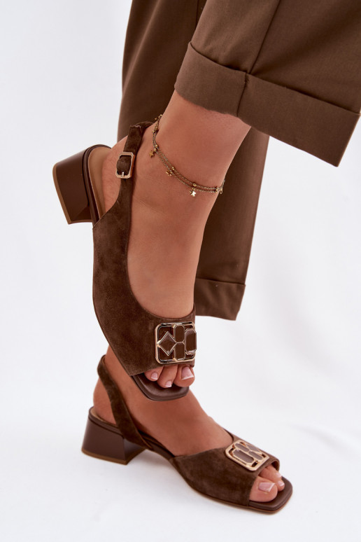 Eleganta stila sandalesIeslēgtsturalnego zamšādasu ar papēdi D&A CE61-3127 brūnas krāsas