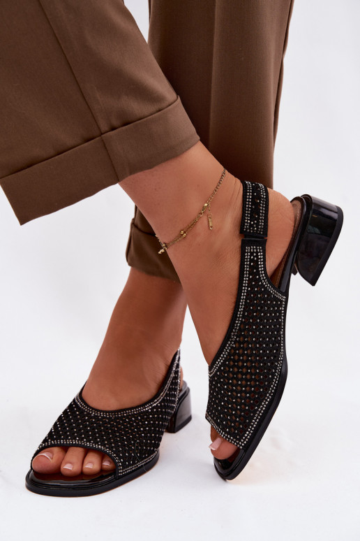 Dekorētas Ažūra basenes Sieviešu zamšādas Klockā D&A CR61-3131 melnas krāsas