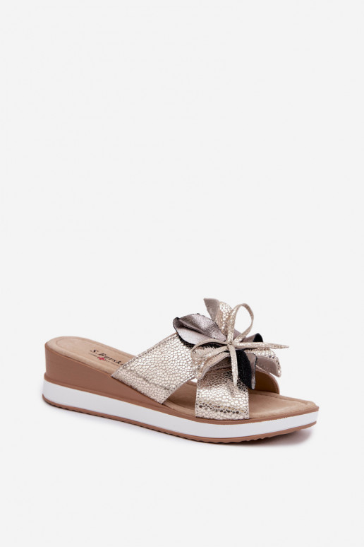 Čibas no dabīgas ādas ar platformuDekoracyjnym Puķe S.Barski GR61-5989 Zelta krāsas