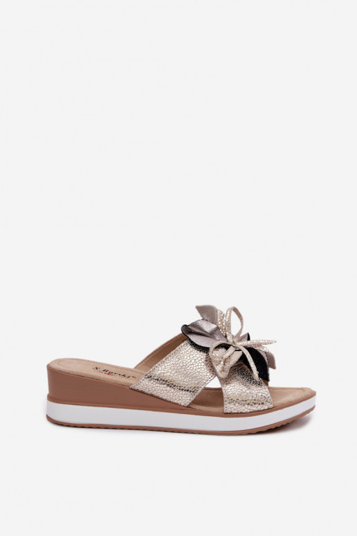 Čibas no dabīgas ādas ar platformuDekoracyjnym Puķe S.Barski GR61-5989 Zelta krāsas