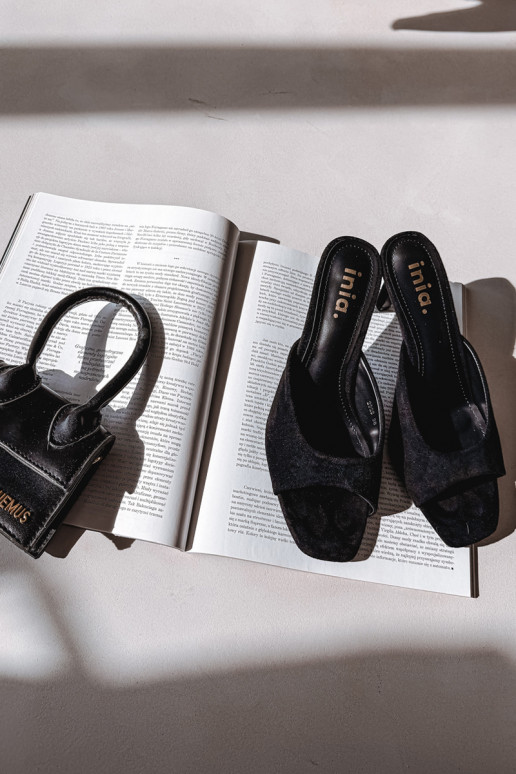 sieviešu čības Ieslēgts Smukłym Obcasie melnas krāsas Revina