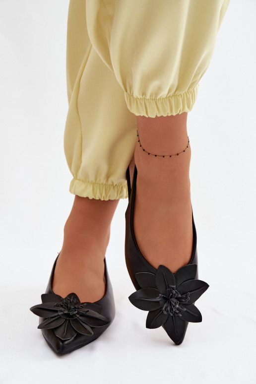 Sieviešu basenes ar platiem papēžiemDekoracyjnym Puķe melnas krāsas Telivette