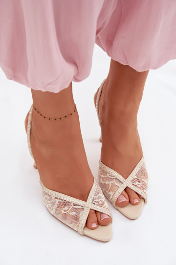 Sieviešu basenes ar papēdi ar mežģīnēm I Zdobieniem smilšu krāsas Melivelle