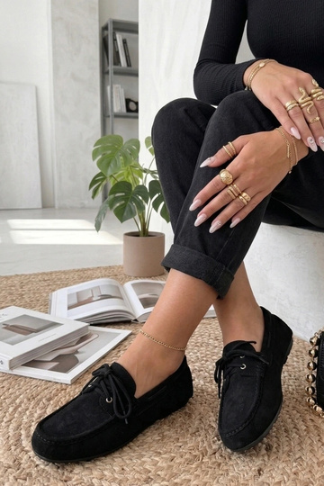 Melnās mokasīnas ar... 2