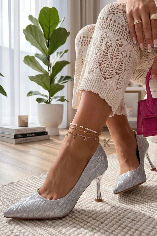 Sudraba špices ar spīdīgu apdari...