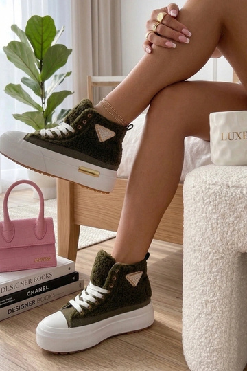 Zaļas pūkainas sporta apavi... 2