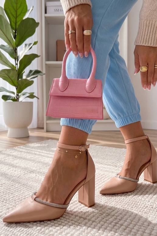 Smilšu krāsas kurpes ar cirkoniem...