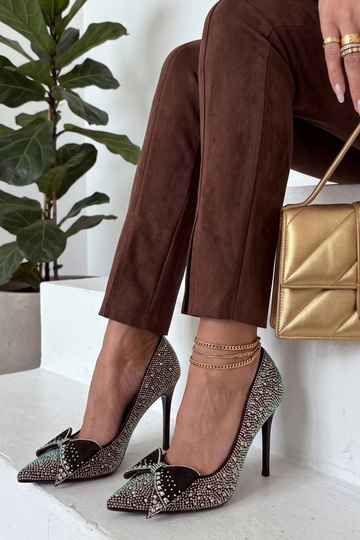 Melnas augstpapēžu kurpes...