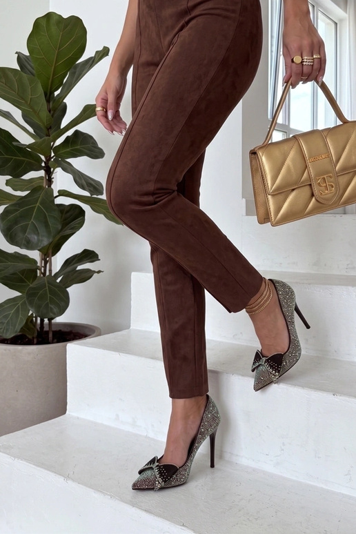 Melnas augstpapēžu kurpes ar...