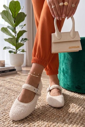 Baltas kažokādas balerīnas... 2