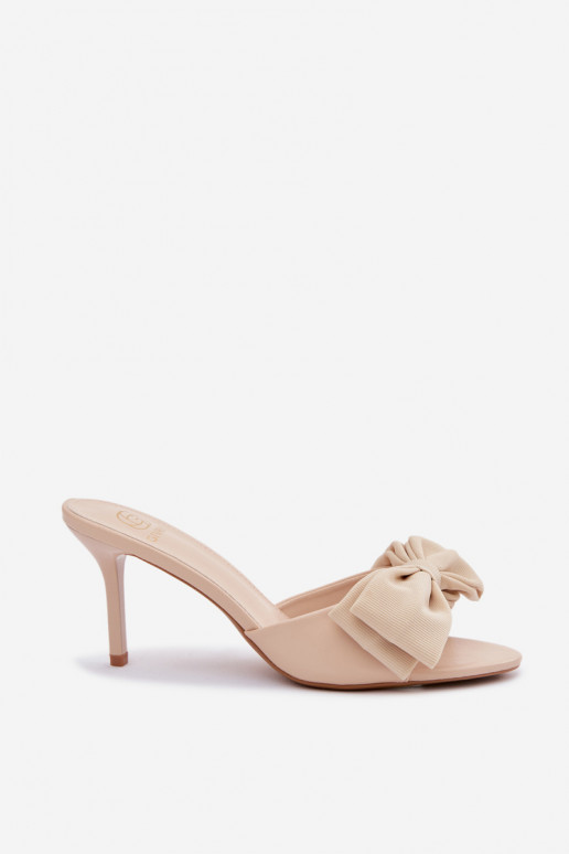 Sieviešu čības ar plāniem papēžiem un lentēm smilšu krāsā Jelessa