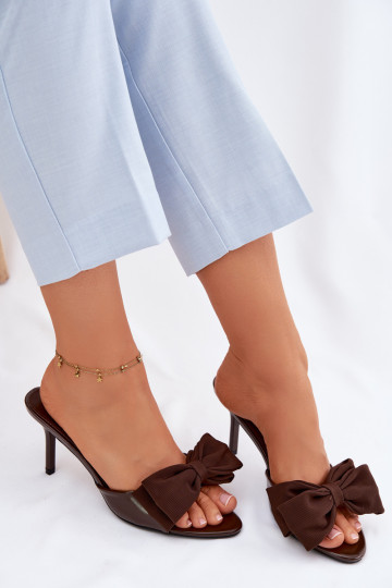 Sieviešu čības ar plāniem papēžiem un lentēm šokolādes krāsā Jelessa