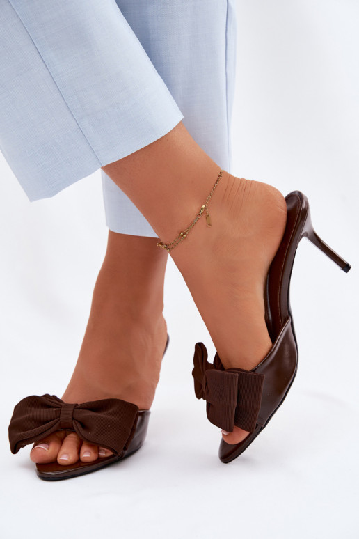 Sieviešu čības ar plāniem papēžiem un lentēm šokolādes krāsā Jelessa