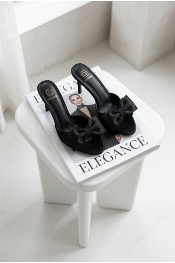 Sieviešu čības ar plāniem papēžiem un lentēm melnā krāsā Jelessa 2