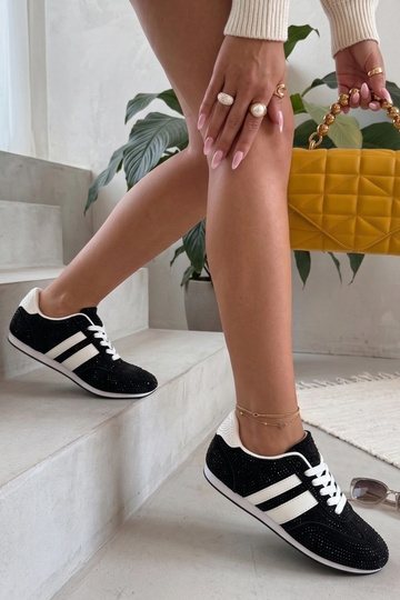 Melni sporta apavi ar...