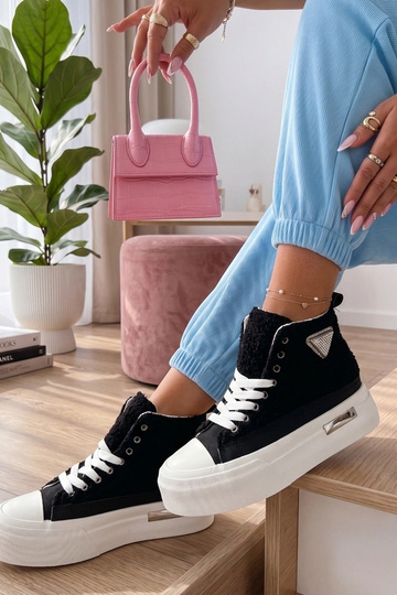 Melni sporta apavi ar...