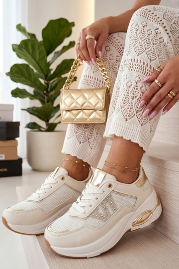 Smilšu krāsas platformas...