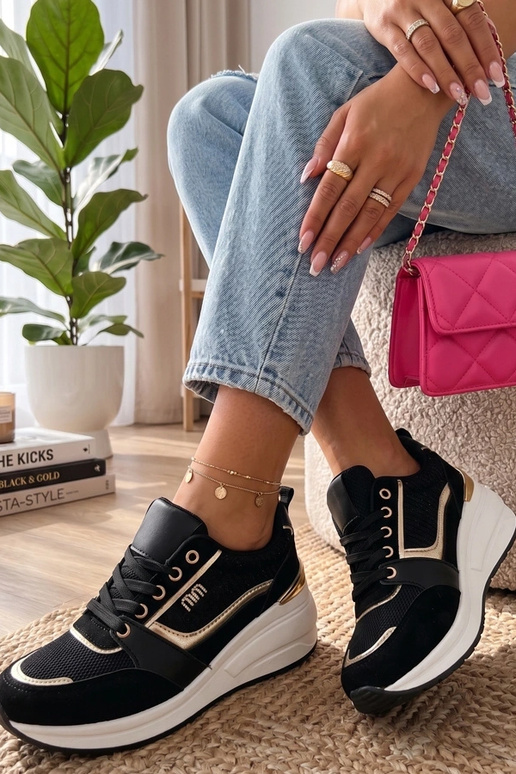 Melni sporta apavi ar paslēptu...