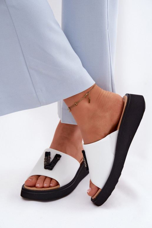 Čibas no dabīgas ādas SieviešuLiterą V ar platformu Vinceza 66950 baltas krāsas