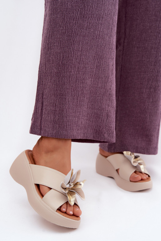 Čibas no dabīgas ādas ar platformu Ar greznu Puķe Vinceza 41511 smilšu krāsas