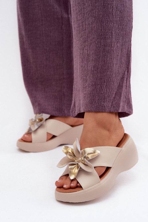 Čibas no dabīgas ādas ar platformu Ar greznu Puķe Vinceza 41511 smilšu krāsas