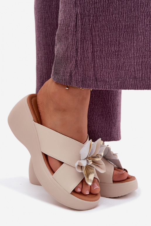 Čibas no dabīgas ādas ar platformu Ar greznu Puķe Vinceza 41511 smilšu krāsas