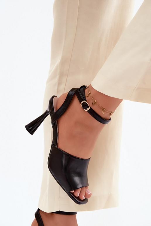 Sieviešu basenes ar papēdi Vinceza 62297 melnas krāsas